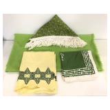 Lot of assorted green linens