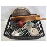 Assorted kitchen lot