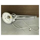 Luxo color correct articulating task lamp