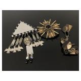 Three assorted brooches and pin