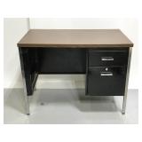 Desk with 2 drawers, missing key.