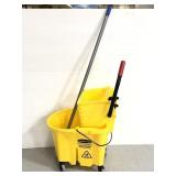Rubbermaid Wave Brake mop bucket w/ mop