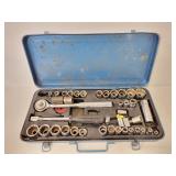Incomplete socket and ratchet set w/ metalbox