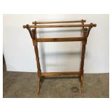 Wood quilt rack