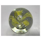 Vintage yellow daisy paperweight