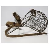 Antique wire dog mussel