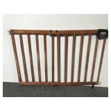 Expandable wood slat pet gate