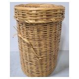 Woven hamper basket with lid