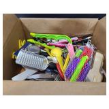 Box lot of assorted kitchen items