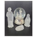 200q Wallace Silversmiths globe & frosted figures