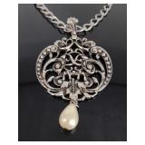 Avon silver tone statement necklace