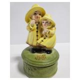 Singing in the rain musical figurine