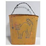 Metal scaredy cat wall hanger planter