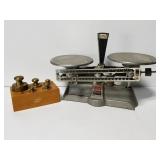 Ohaus Harvard balance scale w/brass weights