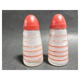Vintage glass salt/pepper shakers