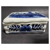 Defts blue ceramic cover box