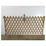 Expandable pet gate