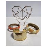Geometric jewelry holder with bracelets