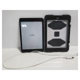 IPAD mini Gen 1 w/case & right angle USB cable