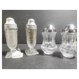 Clear glass salt/pepper shakers