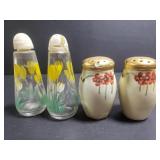 Two pairs of retro salt/pepper shakers