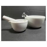 Two small motar and pestals