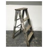 Wooden 4 foot ladder