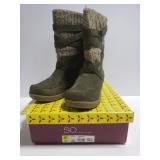 New olive boots in size 10