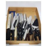 Collection of 25 assorted kitchen knives/spatulas
