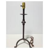 Thin metal desk lamp