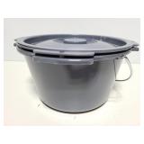 Bucket with handle