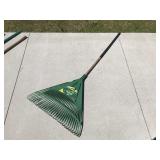 Scotts 30 inch leaf rake