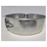 Spring form bundt pan