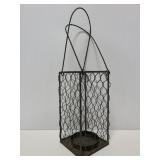 Wire candle holder