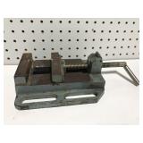 Flat bench vise