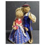 Burlap rope husband and wife sculpture figures