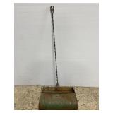 Vintage Delphos mfg green metal dust pan