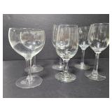 Six pieces of assorted glass stemware