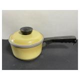 Vintage club yellow aluminum pot w/ lid