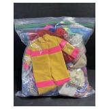 Lot 1 vintage Barbie clothes & accessories