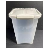 Pet food storage container