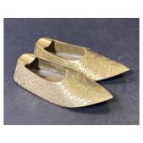 Pair of tiny India brass shoes ashtrays