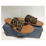 Universal thread cheetah print sandals, size 10