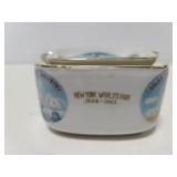 New Yorks World Fair nesting ashtray set
