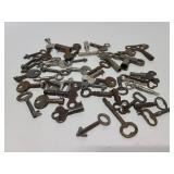 Collection of old keys and winding keys