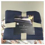 Fieldcrest Matelassé coverlet full/queen size, new