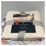 Fieldcrest Matelassé coverlet king size, new