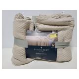 Fieldcrest Matelassé coverlet full/queen size, new