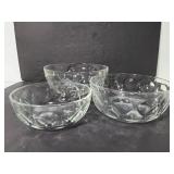 Set of 3 Pyrex nesting glass mixing bowls