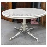 Round metal mesh patio table